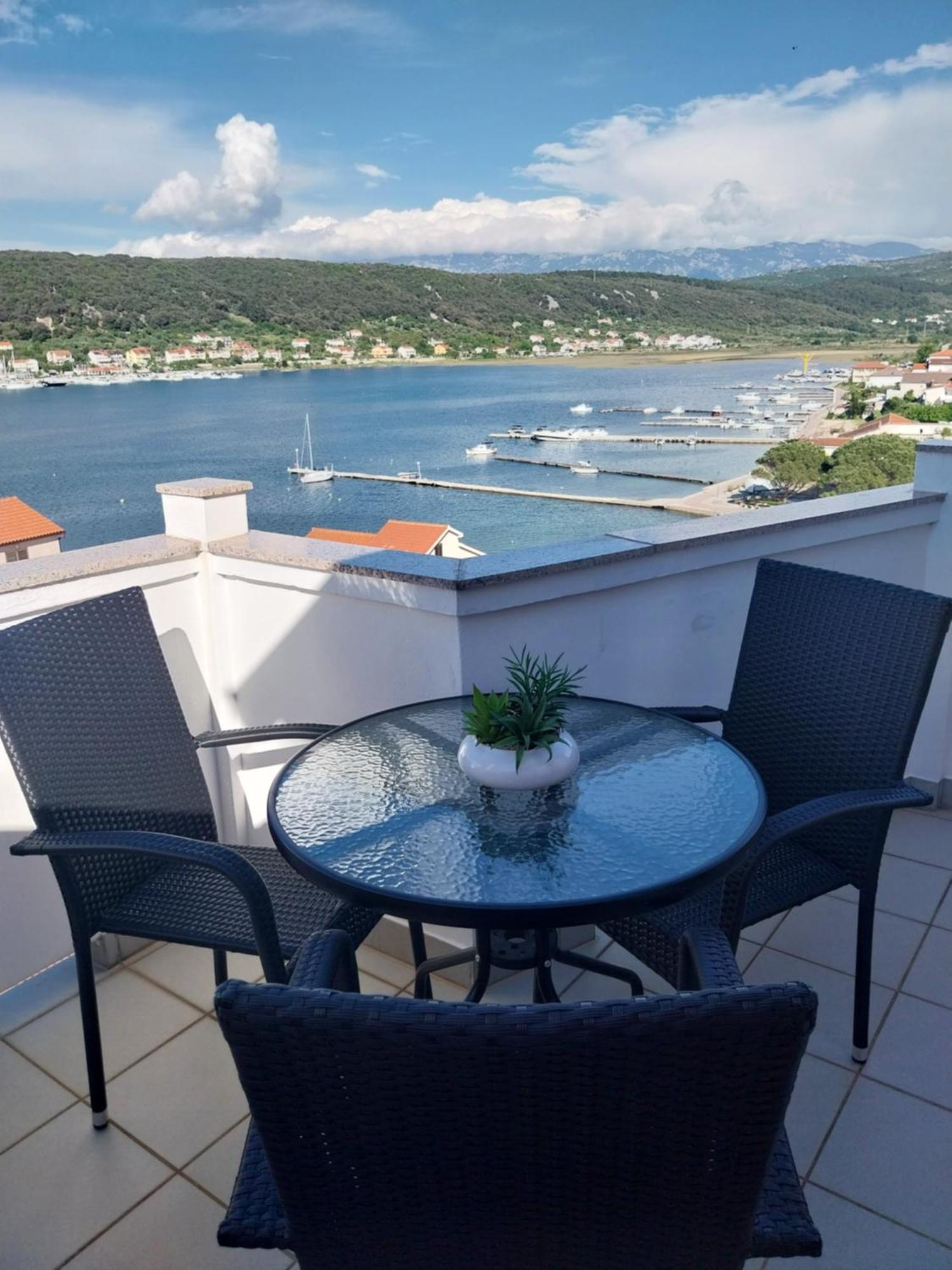 Ljubica Apartments And Rooms Supetarska Draga Kültér fotó