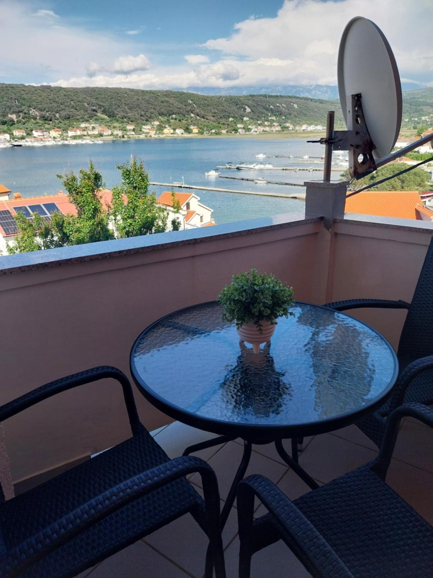 Ljubica Apartments And Rooms Supetarska Draga Kültér fotó