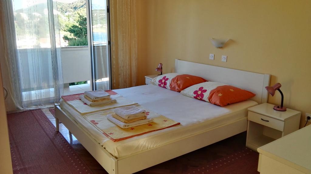 Ljubica Apartments And Rooms Supetarska Draga Kültér fotó