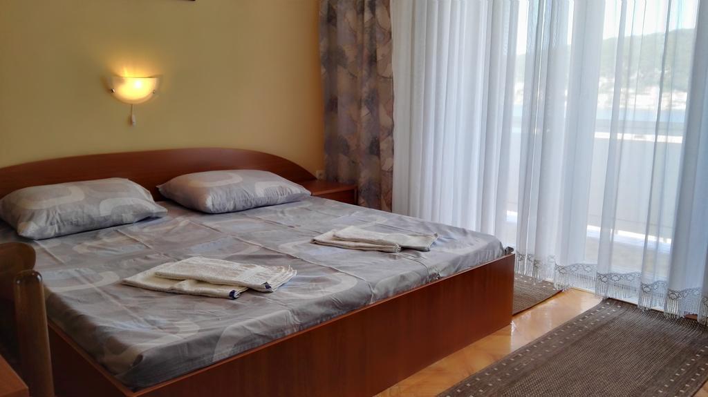 Ljubica Apartments And Rooms Supetarska Draga Kültér fotó